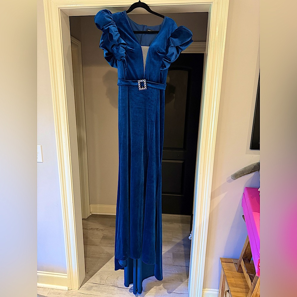 Miss Ord Velvet/Velour Navy Blue Evening Gown with Puff Sleeves Size Medium